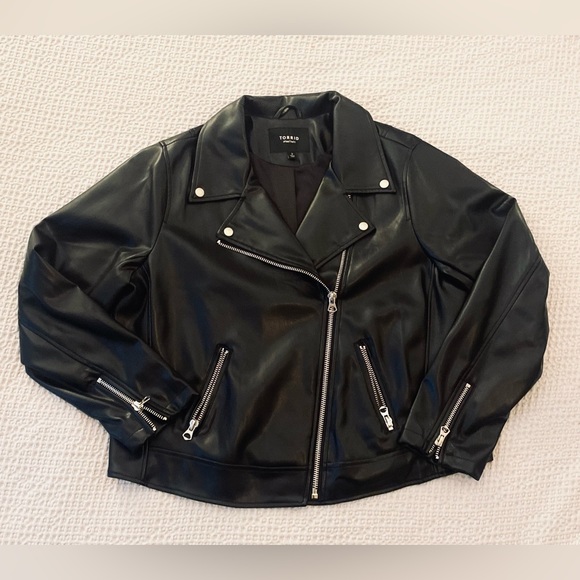 TORRID FAUX LEATHER ASYMMETRICAL MOTO JACKET - Picture 4 of 4